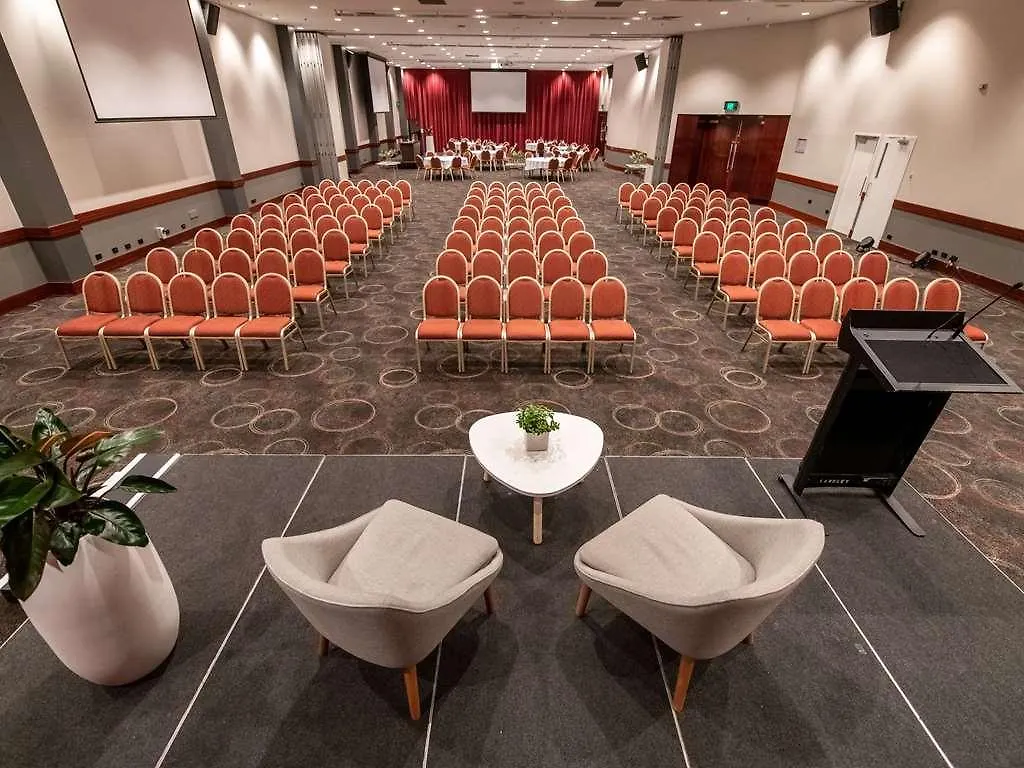 Novotel Perth Langley 4*,