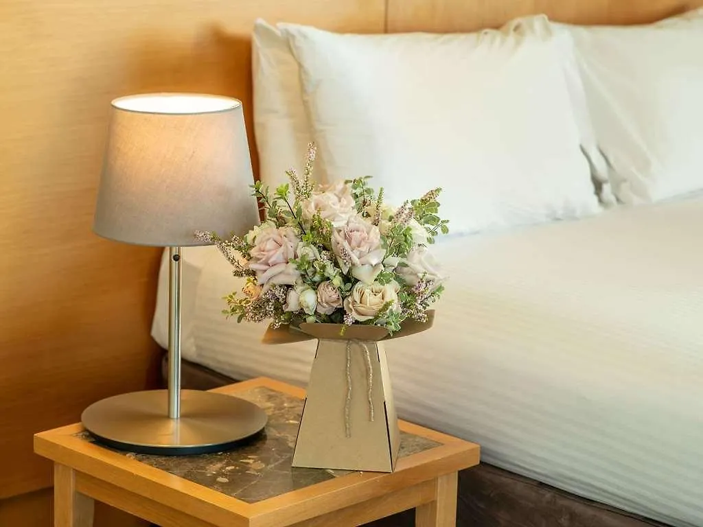 Novotel Perth Langley Отель